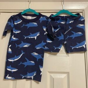 Hanna Andersson size 6–7 short sleeve pajamas with shark print